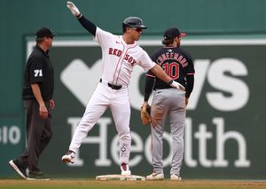 Analysis: Mariners’ Rob Refsnyder signing makes them a better team - Fri, 26 Dec 2025 PST