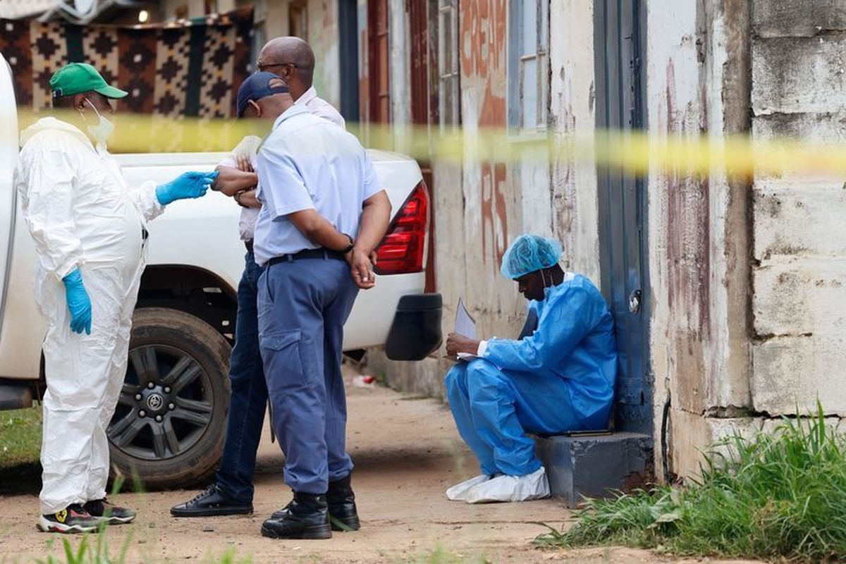 Police forensics personnel work at the scene where several people, including three minors, were shot dead in the Saulsville Hostel in Atteridgeville, Pretoria, South Africa, December 6, 2025. REUTERS/Alet Pretorius  (Alet Pretorius)