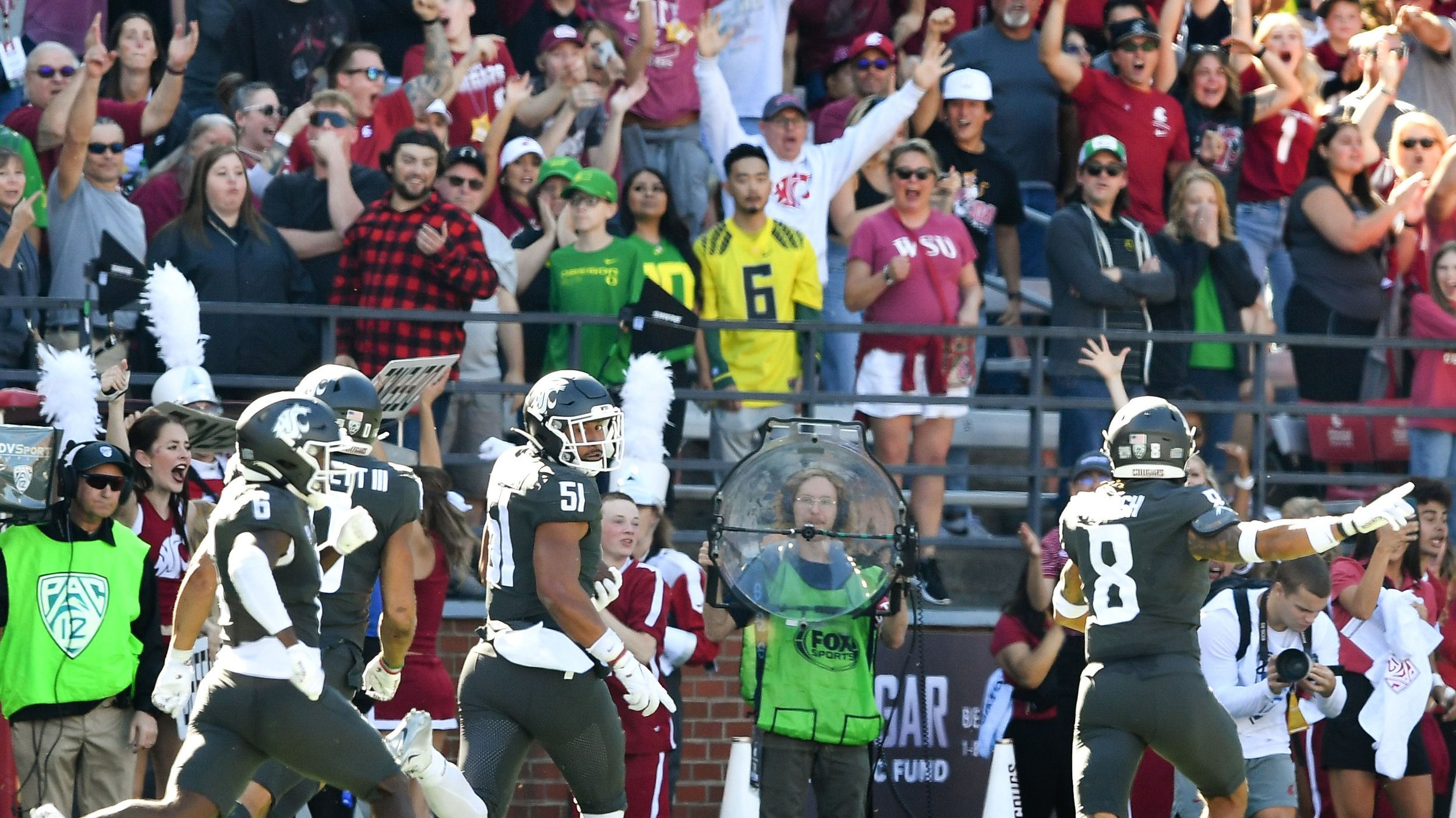 Oregon Ducks quarterback Bo Nix leaves with apparent right leg injury,  returns for final drive in loss to Washington 