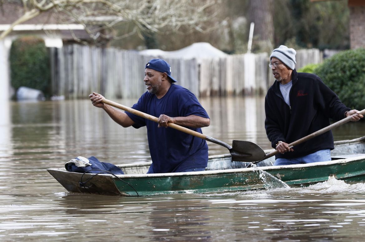 Hundreds still flooded from homes in Mississippi capital | The