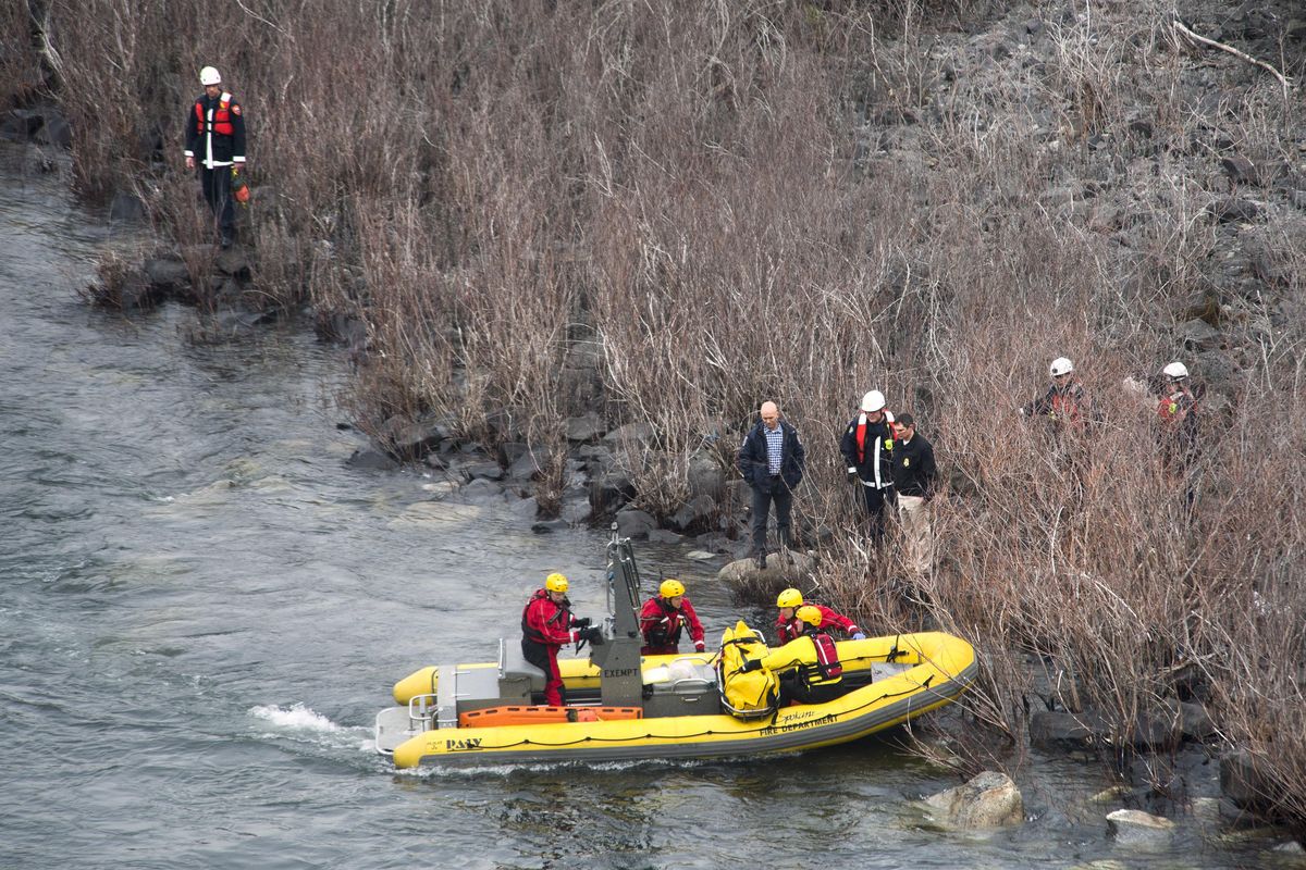 Spokane Fire Department Marine Rescue Unit recovered the body of Veterans Affairs surgeon John Marshall on Jan. 26, 2016, from the Spokane River. (Dan Pelle / The Spokesman-Review)