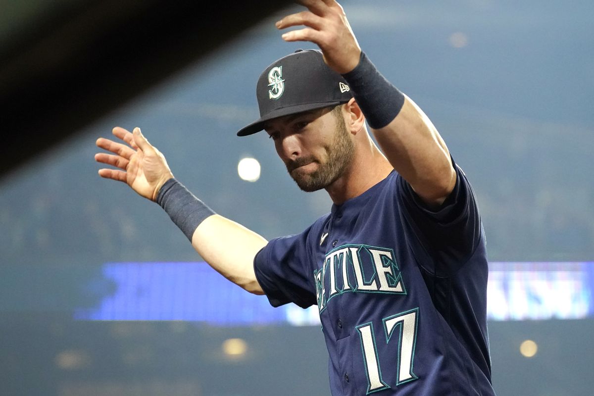 Mitch Haniger's heroic 8th inning RBIs keep Mariners' playoff