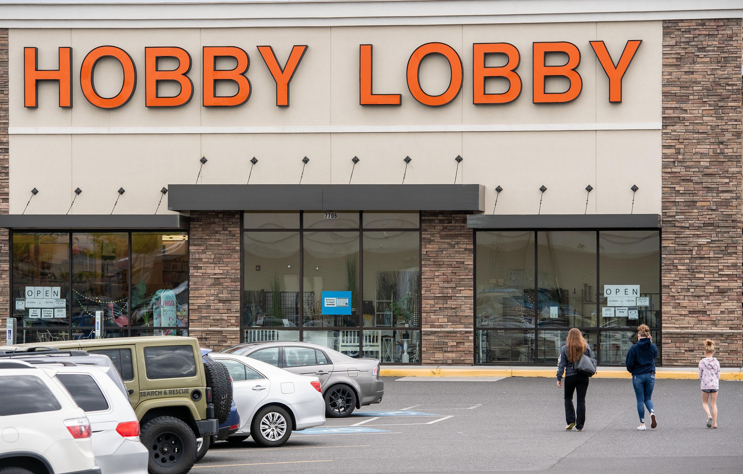 Inslee’s office Hobby Lobby openings in Spokane area violate virus
