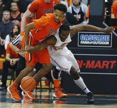 Oregon State's Derrick Bruce, left, and Washington State's Valentine Izundu fight for a loose ball in the second half of Sunday’s game in Corvallis, Ore. Oregon State won 69-49. (Timothy J. Gonzalez / Associated Press)