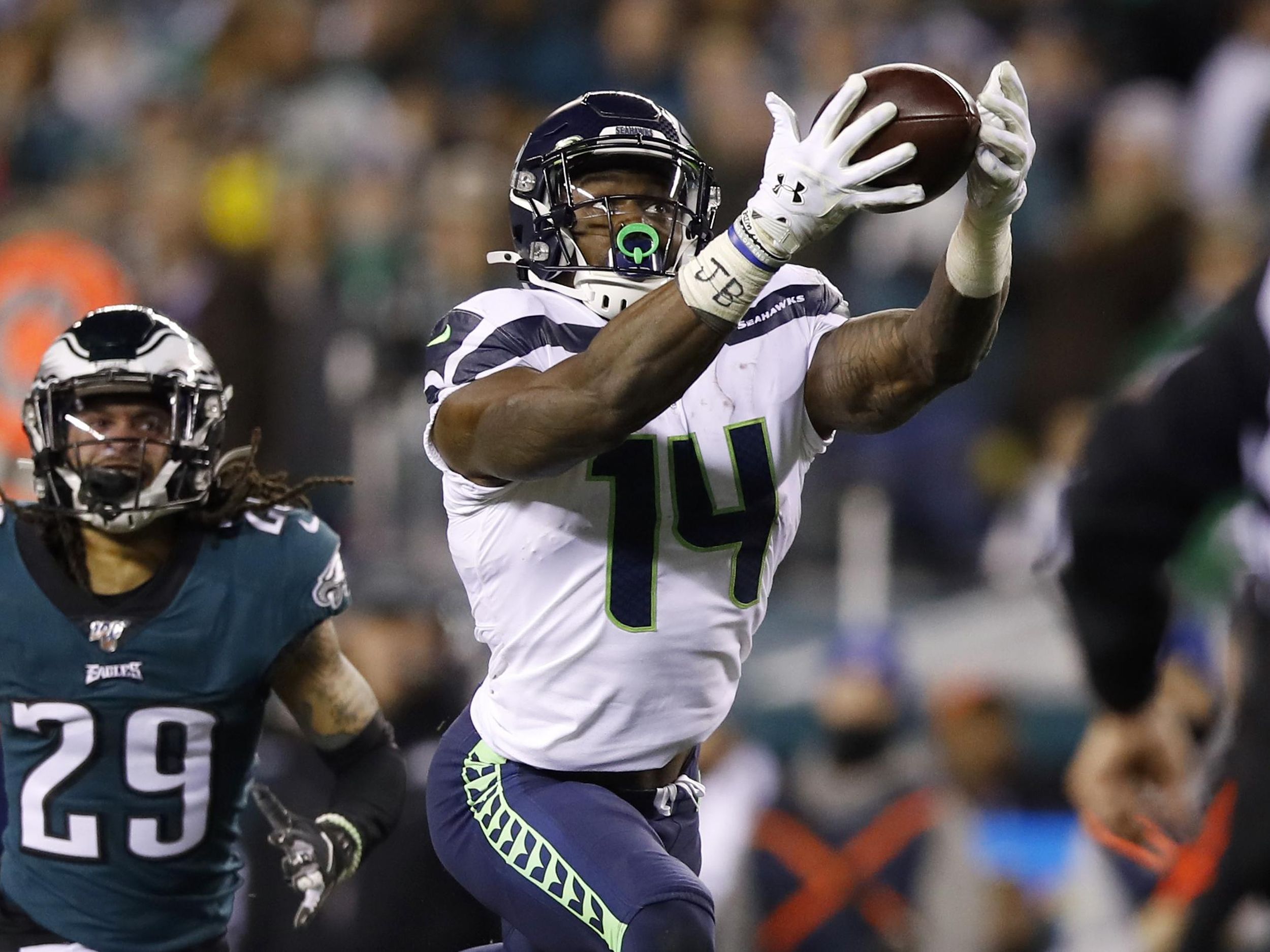 Russell Wilson, DK Metcalf lead Seahawks past Eagles 17-9