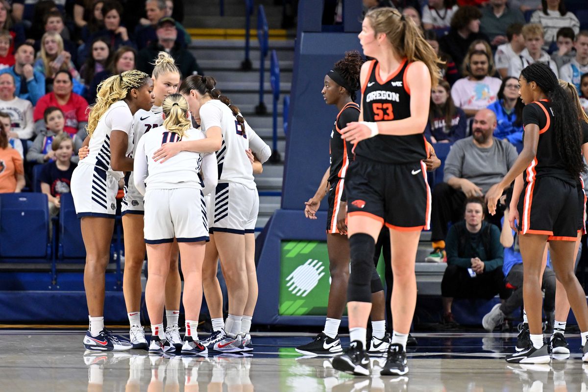 Gonzaga Bulldogs huddle during their game against the Oregon State Beavers in the second half on Sat. Dec. 28, 2024 at McCarthey Athletic Center in Spokane WA. (James Snook)