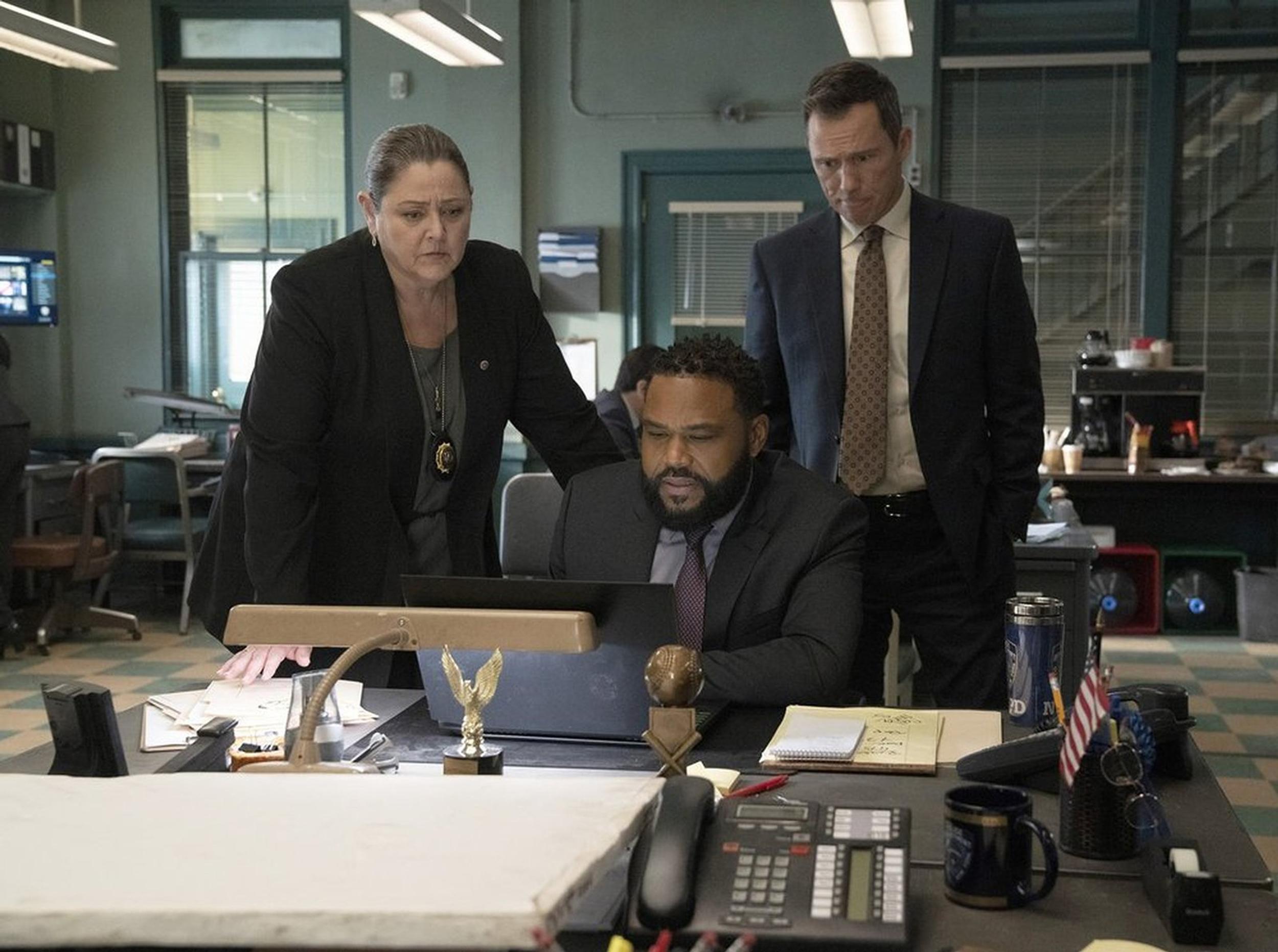 Camryn Manheim as Lt. Kate Dixon, Anthony Anderson as Det. Kevin Bernard and Jeffrey Donovan as Det. Frank Cosgrove on “Law & Order.”  (Virginia Sherwood/NBC)