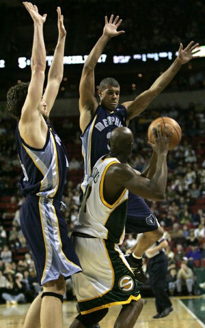 
Memphis' Pau Gasol, left, and Shane Battier make things difficult for Seattle's Damien Wilkins.
 (Associated Press / The Spokesman-Review)