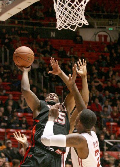 Utah’s Josh Watkins drives to the basket as Washington State’s D.J. Shelton defends during Thursday night’s game in Salt Lake City. (Associated Press)
