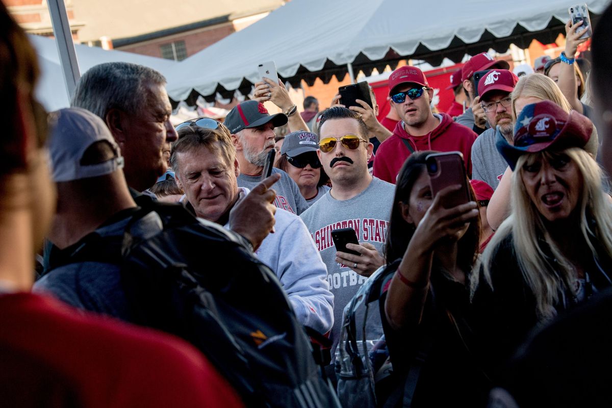 Gardner Minshew returns to Washington State amid much fanfare for UCLA  clash