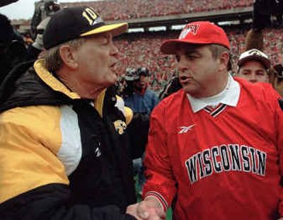 
Wisconsin coach Barry Alvarez, right, is one of the many current college coaches or assistants who were either players or assistant coaches under former University of Iowa coach Hayden Fry, left.
 (File/Associated Press / The Spokesman-Review)