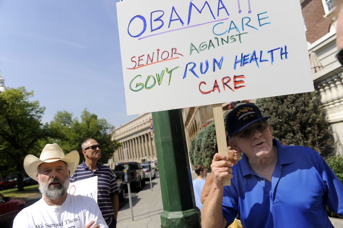 Raymond Dylina, left, and Dann Selle, right, protest outside the Spokane Club on Thursday, Aug. 20, 2009. U.S. Sen. Patty Murray, D-Wash., was addressing the Rotary Club inside. (Jesse Tinsley / The Spokesman-Review)
