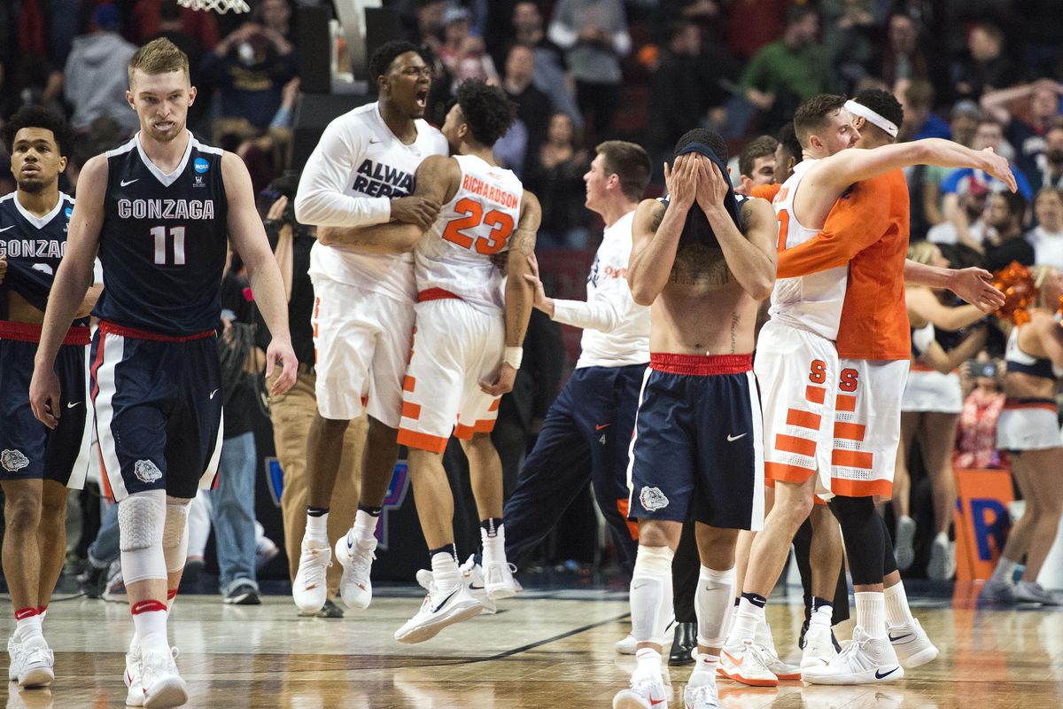 Gonzaga’s Silas Melson, left, Domantas Sabonis (11) and Josh Perkins feel the pain after being beaten by Syracuse 63-60 in the Sweet 16 at the United Center in Chicago. (Dan Pelle / Dan Pelle danp@spokesman.com)