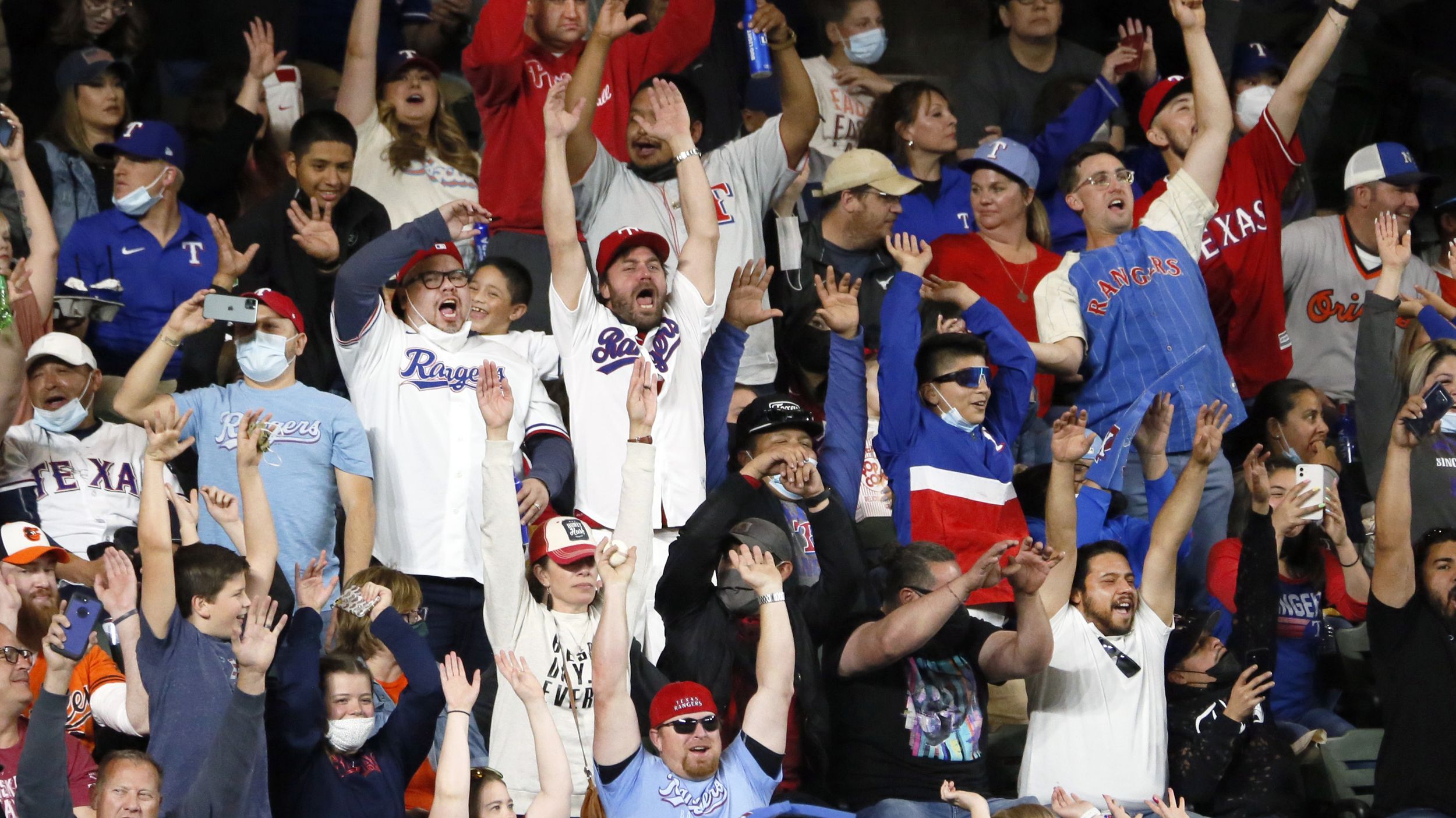 Fans Disregarded Masks Yesterday at the Blue Jays and Texas Rangers Game 