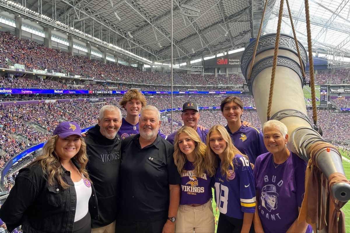 Minnesota Vikings T-shirt Sideline Legend - Purple - Supporters Place