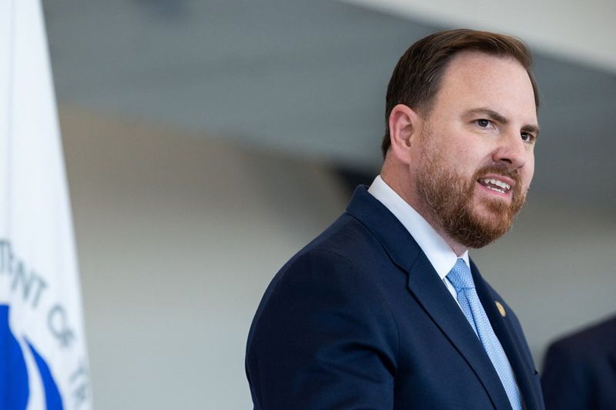 National Air Traffic Controllers Association (NATCA) President Nick Daniels speaks during a press conference to discuss the impact of the government shutdown on air safety workers and travel at Philadelphia International Airport in Philadelphia, Pennsylvania, U.S., October 24, 2025. REUTERS/Rachel Wisniewski  (Rachel Wisniewski)