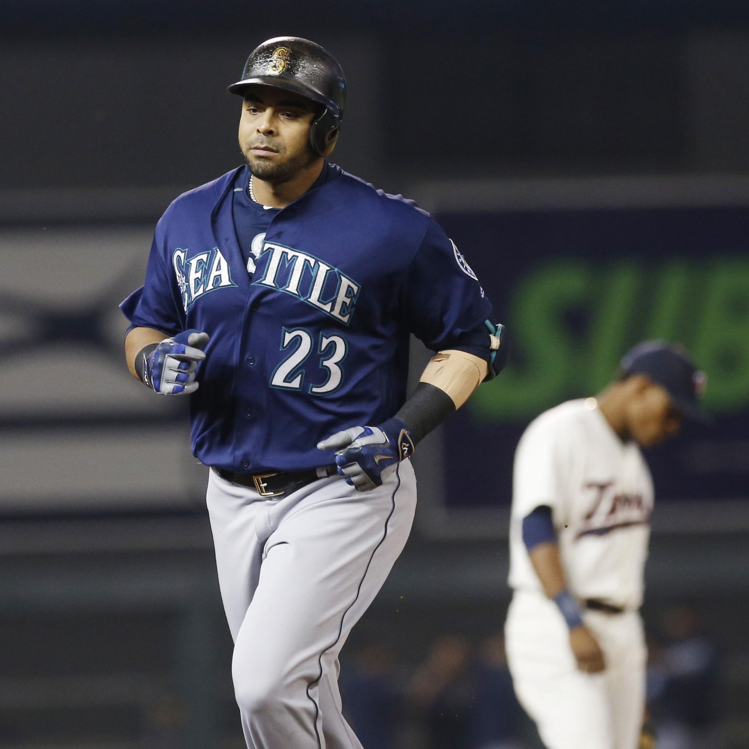 Nelson Cruz headlines group of seven Mariners that are now free