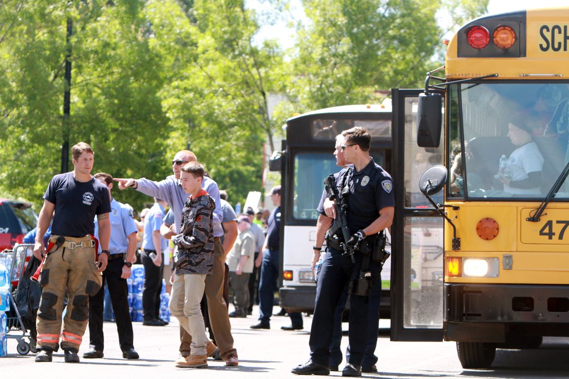 Reynolds High School Shooting Near Portland - A Picture Story At The ...