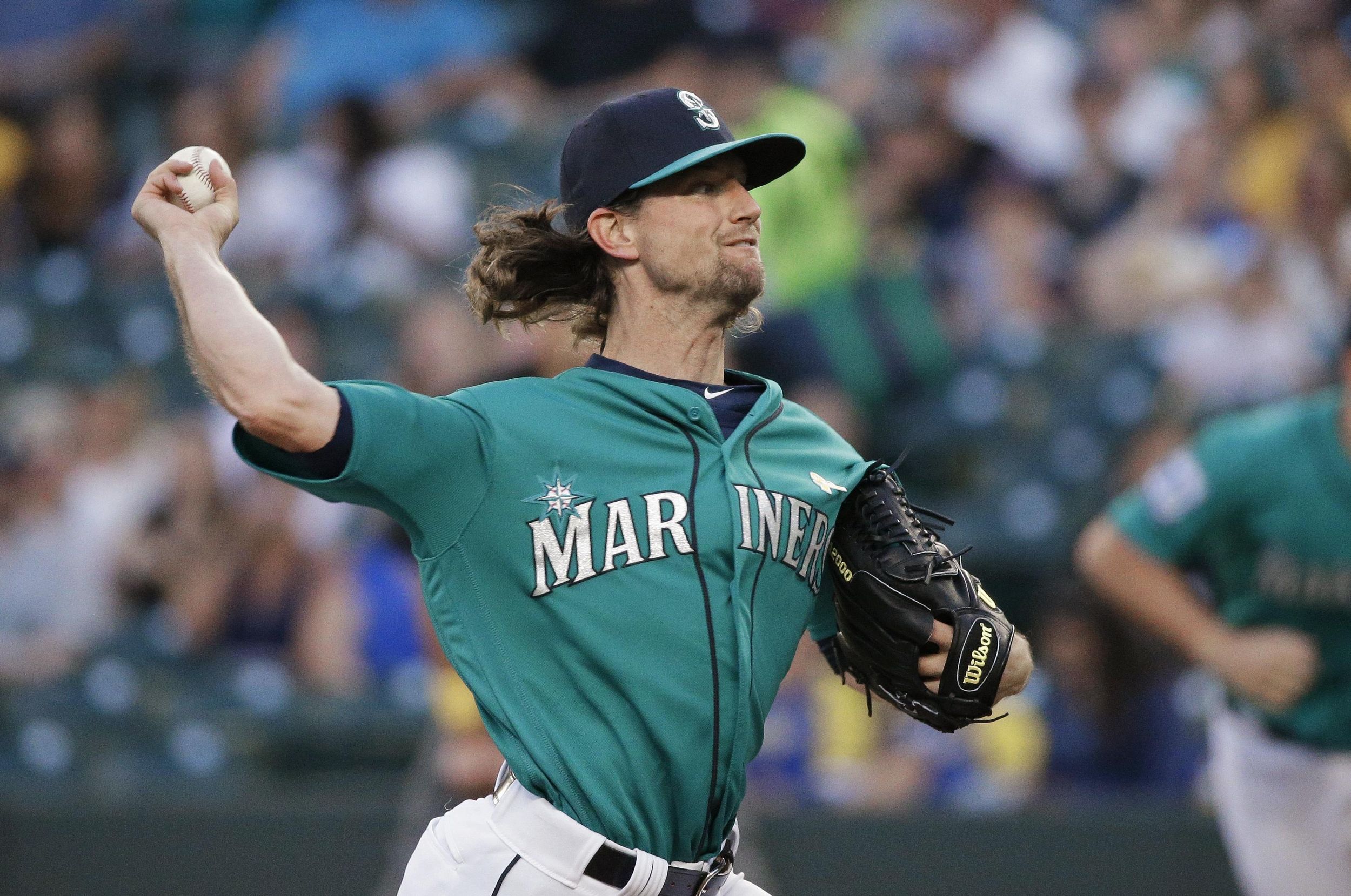 Mariners shake up their rotation with an eye toward the nearterm and