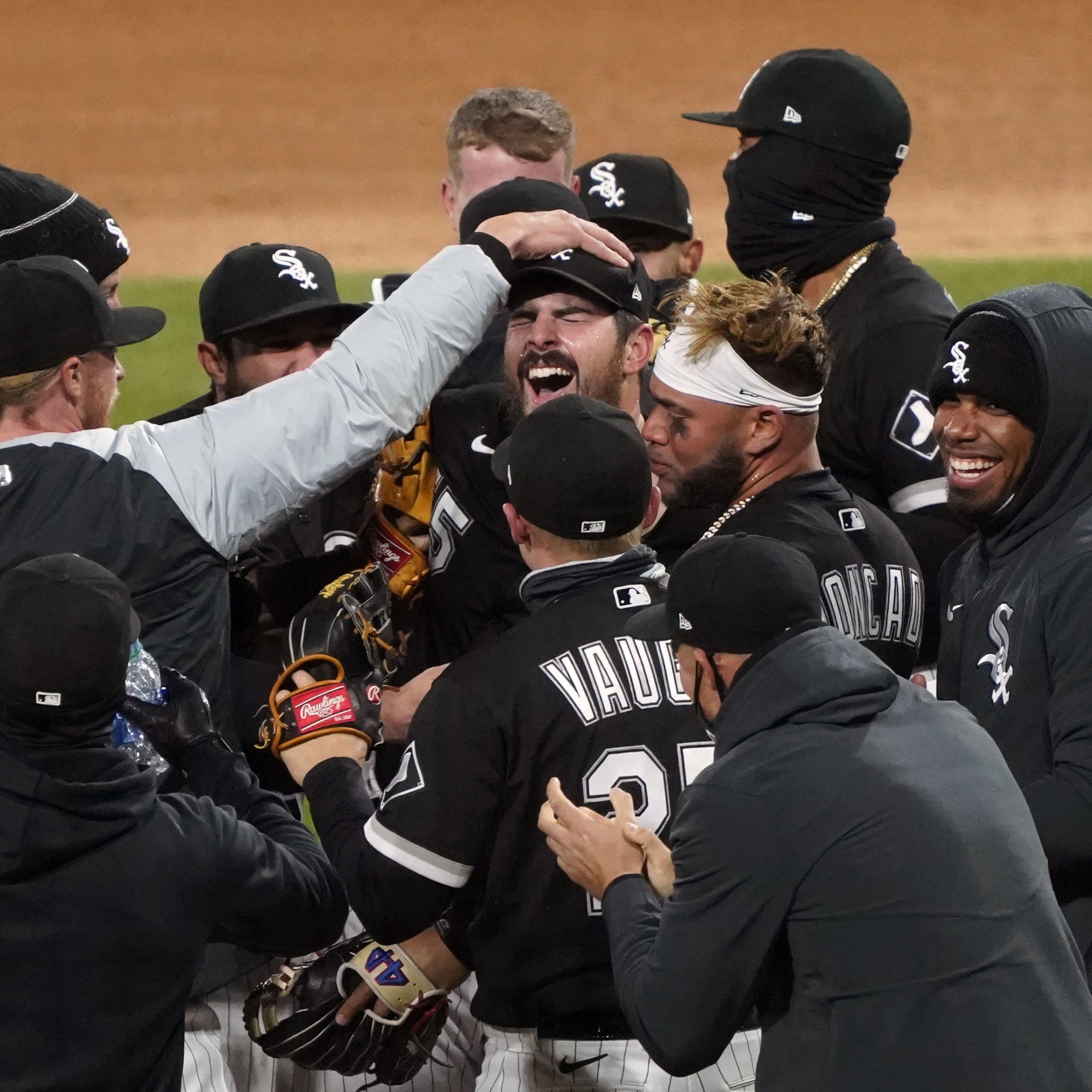 Chicago White Sox Catcher Yermín Mercedes Returns From Retirement