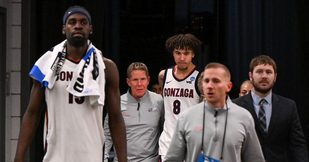 Texas makes key shots down the stretch, sends Gonzaga home with 74-68 loss in Round of 32 | Analysis