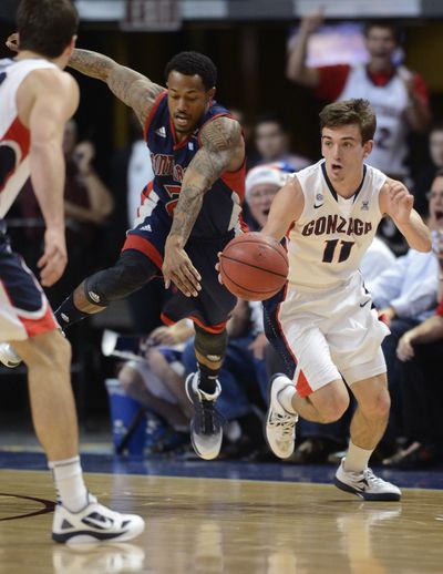 The Gaels’ Paul McCoy tries to chase down the Bulldogs’ David Stockton. (Colin Mulvany)
