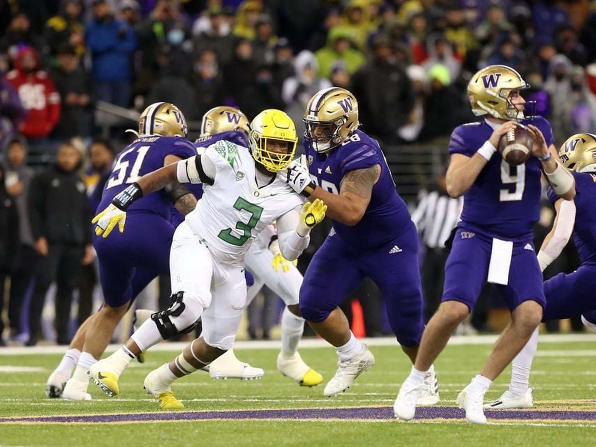 A Relationship Born on the Gridiron: Seahawks and Huskies - UW