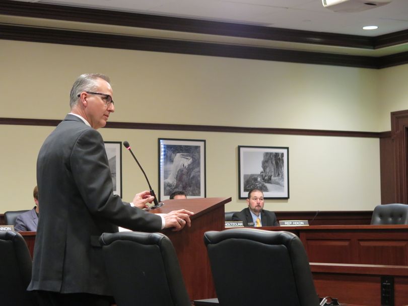 Rep. Ron Nate, R-Rexburg, addresses the House Transportation Committee on Thursday, Feb. 2, 2017 (Betsy Z. Russell)