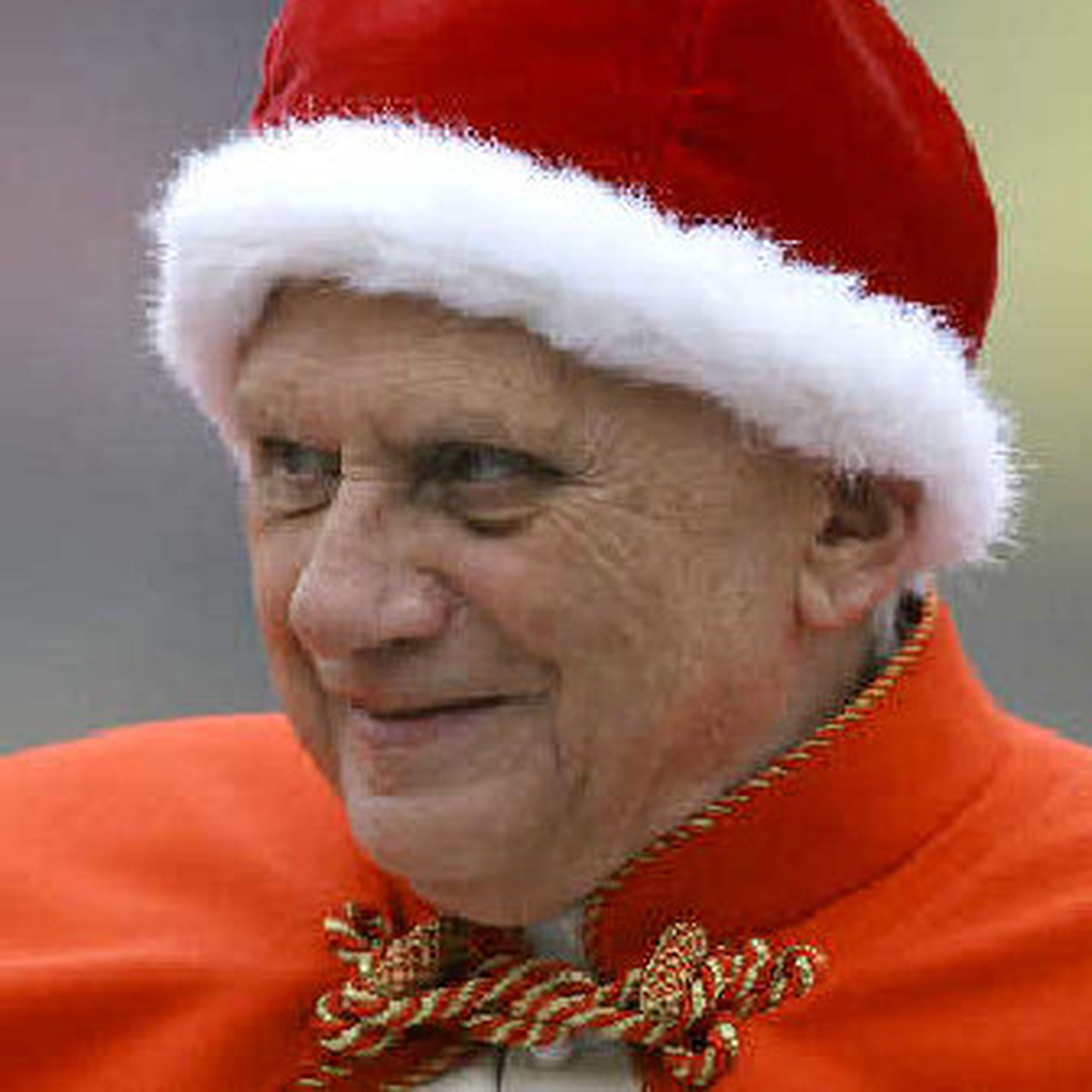 Папа Римский в красной шапке
