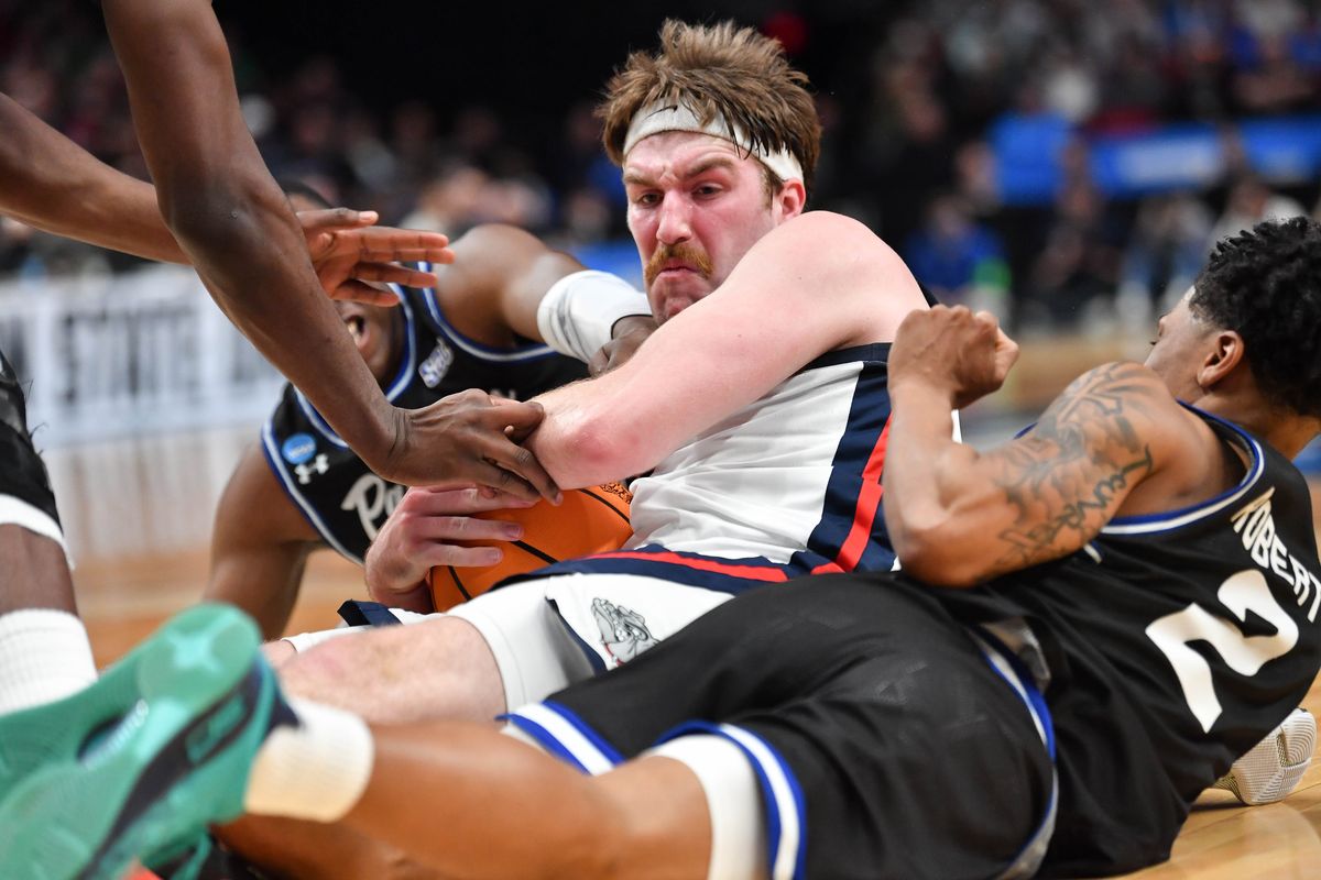 Gonzaga Bulldogs forward Drew Timme (2) wrestles for a loose ball against Georgia State Panthers guard Justin Roberts (2) during the first half of the first round of the NCAA Division I Men