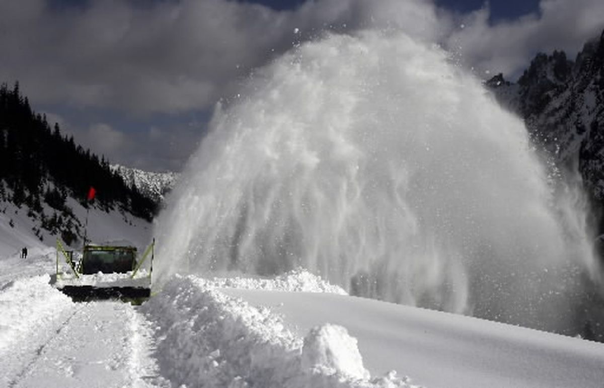 Thompson, Cayuse passes cleared; plows breaking through on North ...