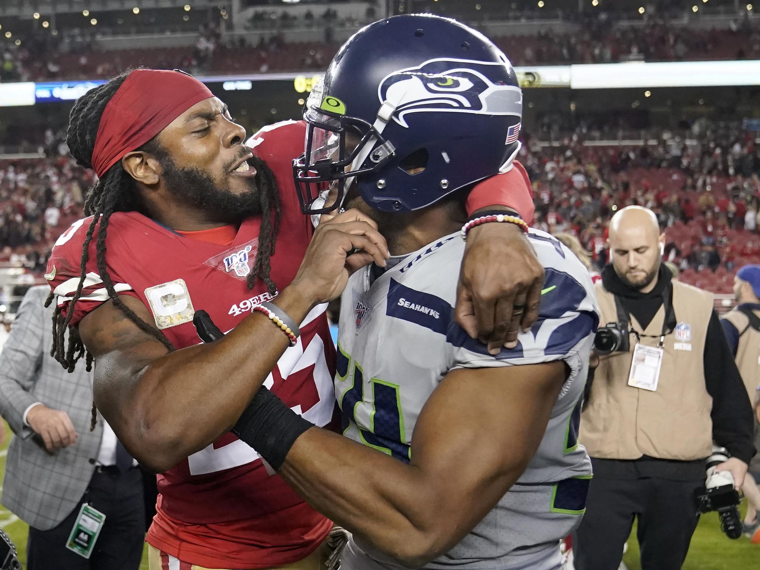 49ers fan bails on team, wants Oakland Raiders' Marshawn Lynch jersey