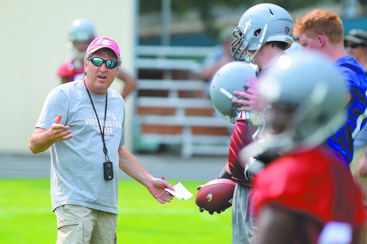 Washington State head football coach Mike Leach instructs his team as camp opened in Lewiston on Saturday. (Steve Hanks)