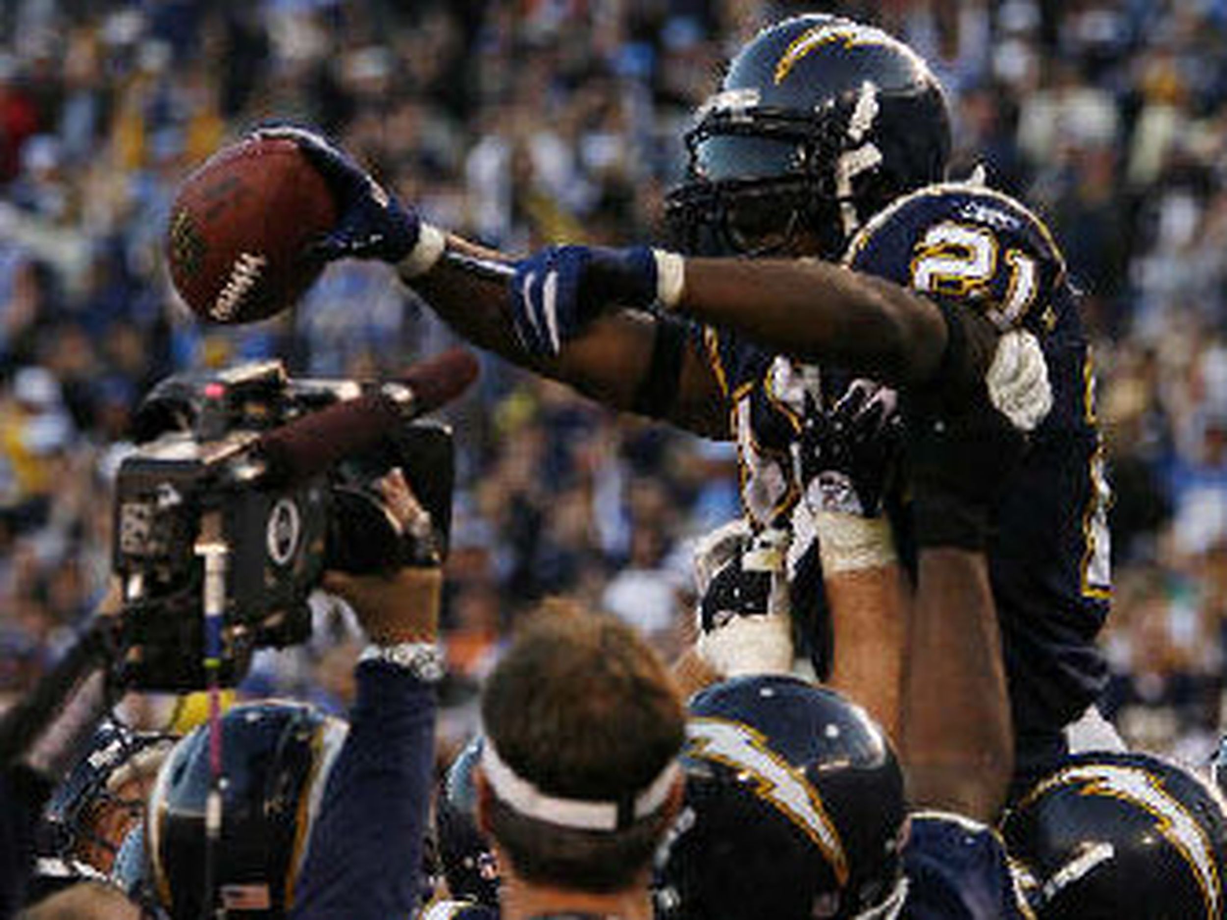 Running for History: Series Trailer, Behind LaDainian Tomlinson's  Record-Breaking 2006 Season