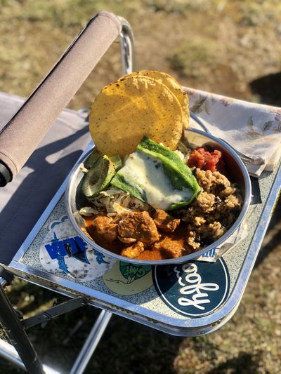 Building a better bowl is key to easy meals on the road. (Leslie Kelly)