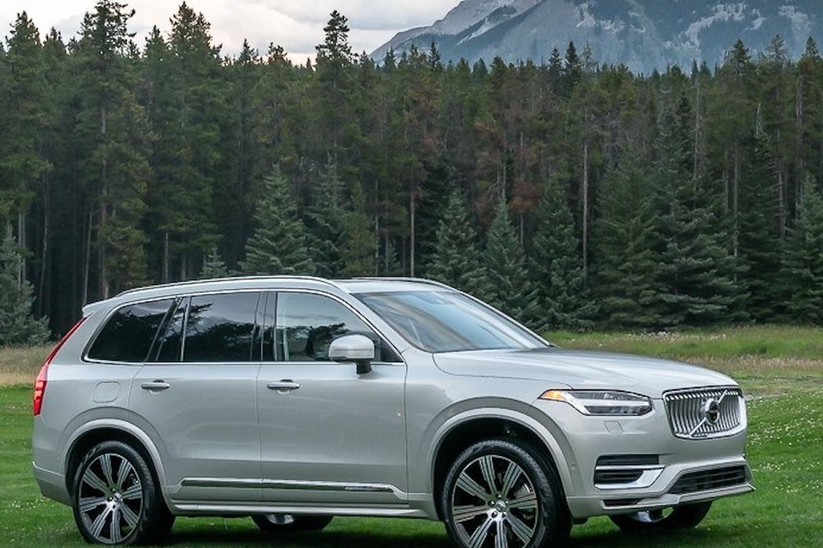 The 2021 Volvo XC90 is a midsize, three-row crossover. Its clean lines, minimal ornamentation and uncomplicated functionality embody Swedish design. (Volvo)