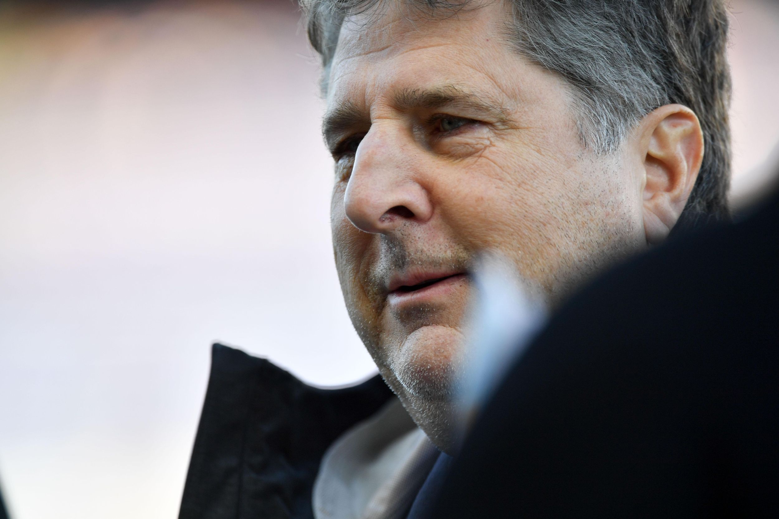Mike Leach agrees to contract extension amid rumors, keeping Washington