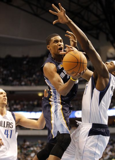 Memphis forward Rudy Gay scored 21 points to lead Grizzlies to 91-90 win. (Associated Press)