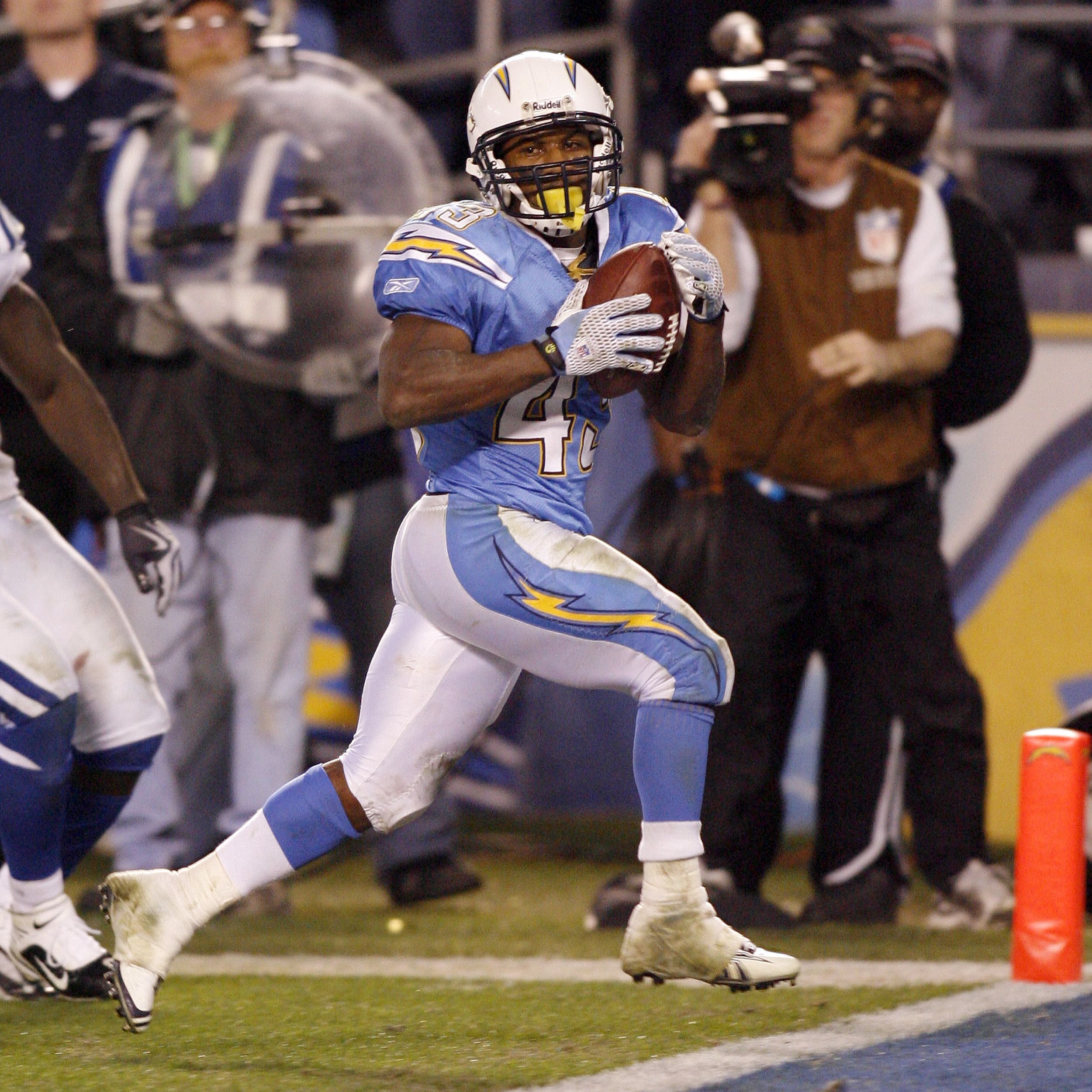 DARRIN SPROLES SAN DIEGO CHARGERS THROWBACK UNIFORM ACTION PHOTO