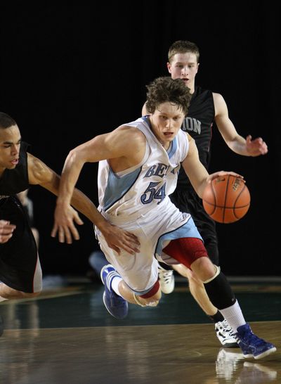 Central Valley’s Gaven Deyarmin pushes the ball upcourt, leaving Union’s Jordan Chatman in the dust. (Patrick Hagerty)