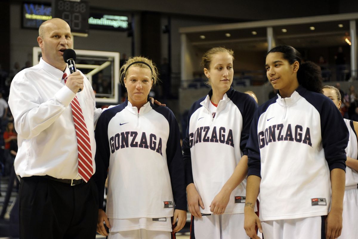 Zags coach Kelly Graves honors seniors (left to right), Tiffanie Shives, Heather Bowman and Vivian Frieson. (Jesse Tinsley)