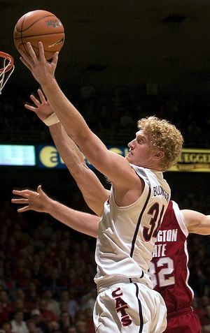 Arizona's Chase Budinger (34) shoots for two despite the attempted defense of Washington States' Daven Harmeling (32)  during the first half of a college basketball game at McKale Center in Tucson, Ariz., Thursday, Jan. 24, 2008. (AP Photo/John Miller) ORG XMIT: AZJM101 (John Miller / The Spokesman-Review)