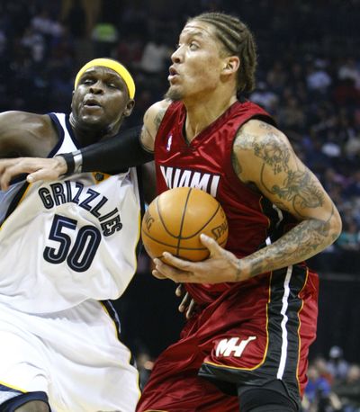 Miami Heat’s Michael Beasley, right, drives by Memphis Grizzlies’ Zach Randolph during the first half of Miami’s double-OT win.  (Associated Press)