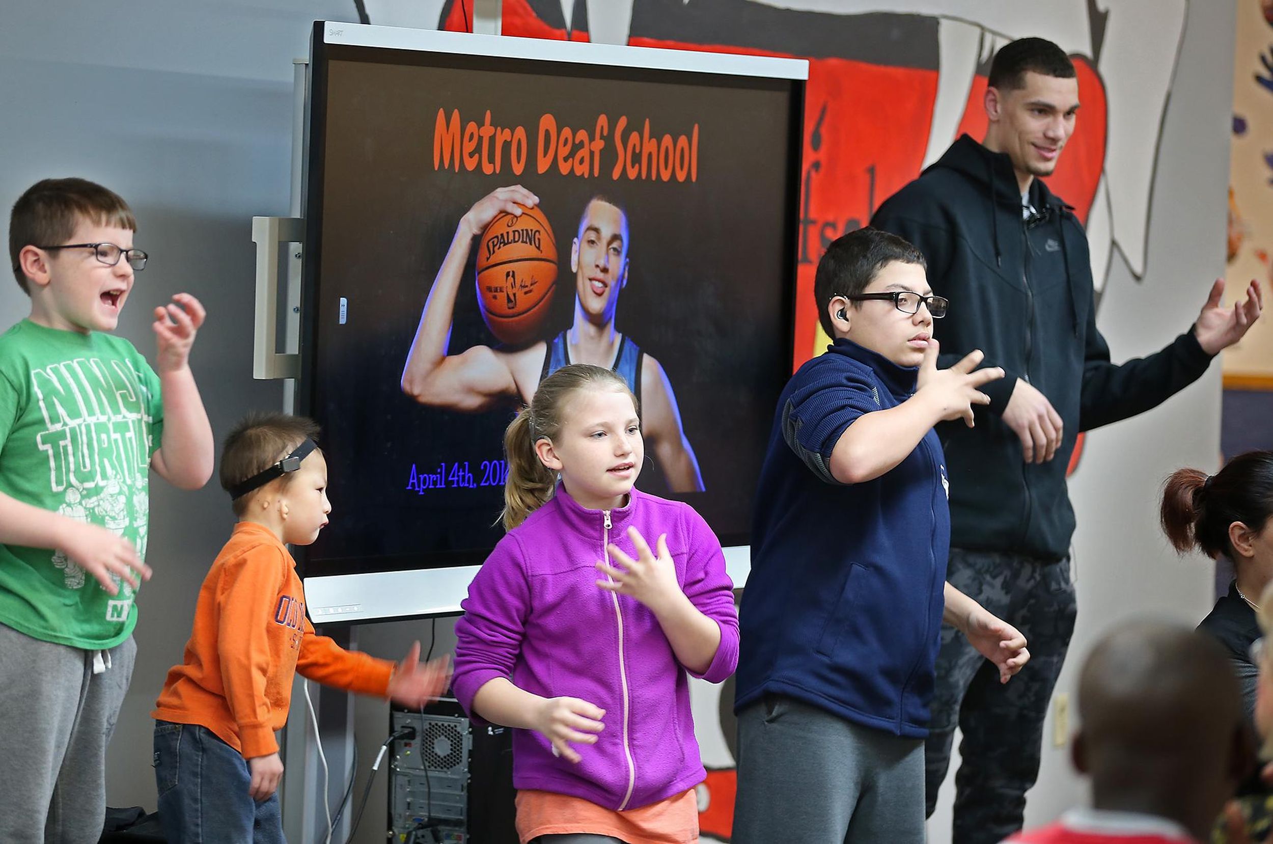Zach LaVine uses slam dunk winnings to help school for deaf The