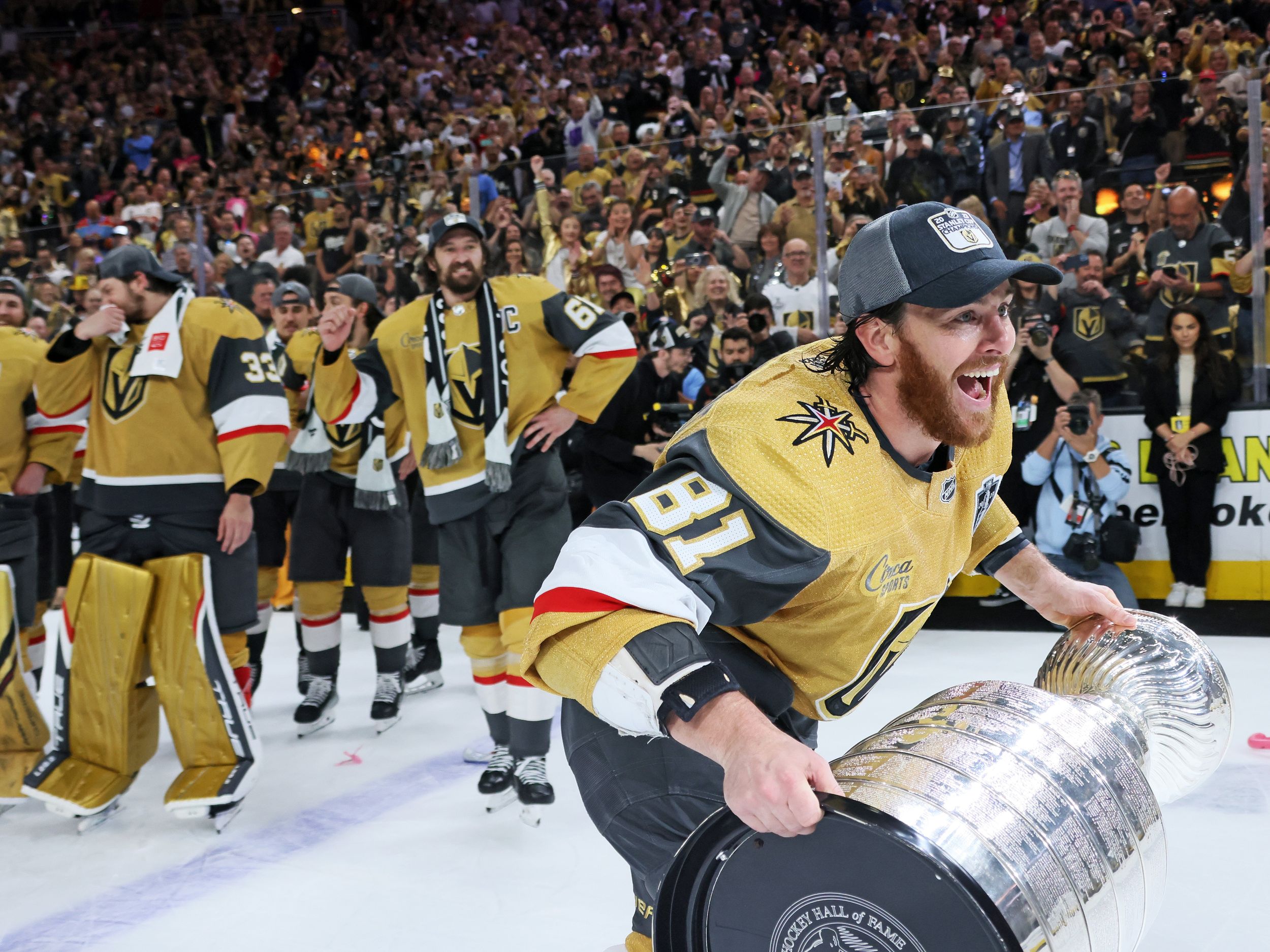 Vegas Golden Knights pull away late to defeat the Florida Panthers and win  Game 1 of the Stanley Cup Final