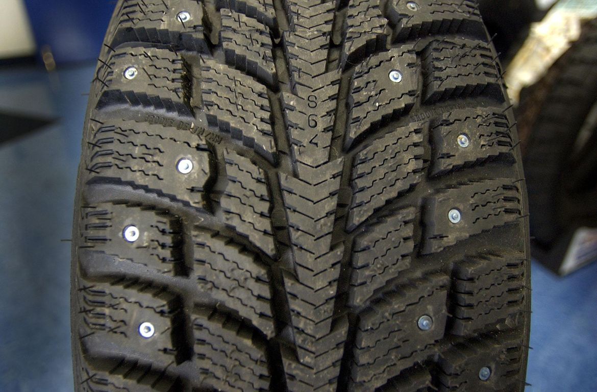 Lawmaker proposes 100 fee on new studded tires, a ban in 2025 The