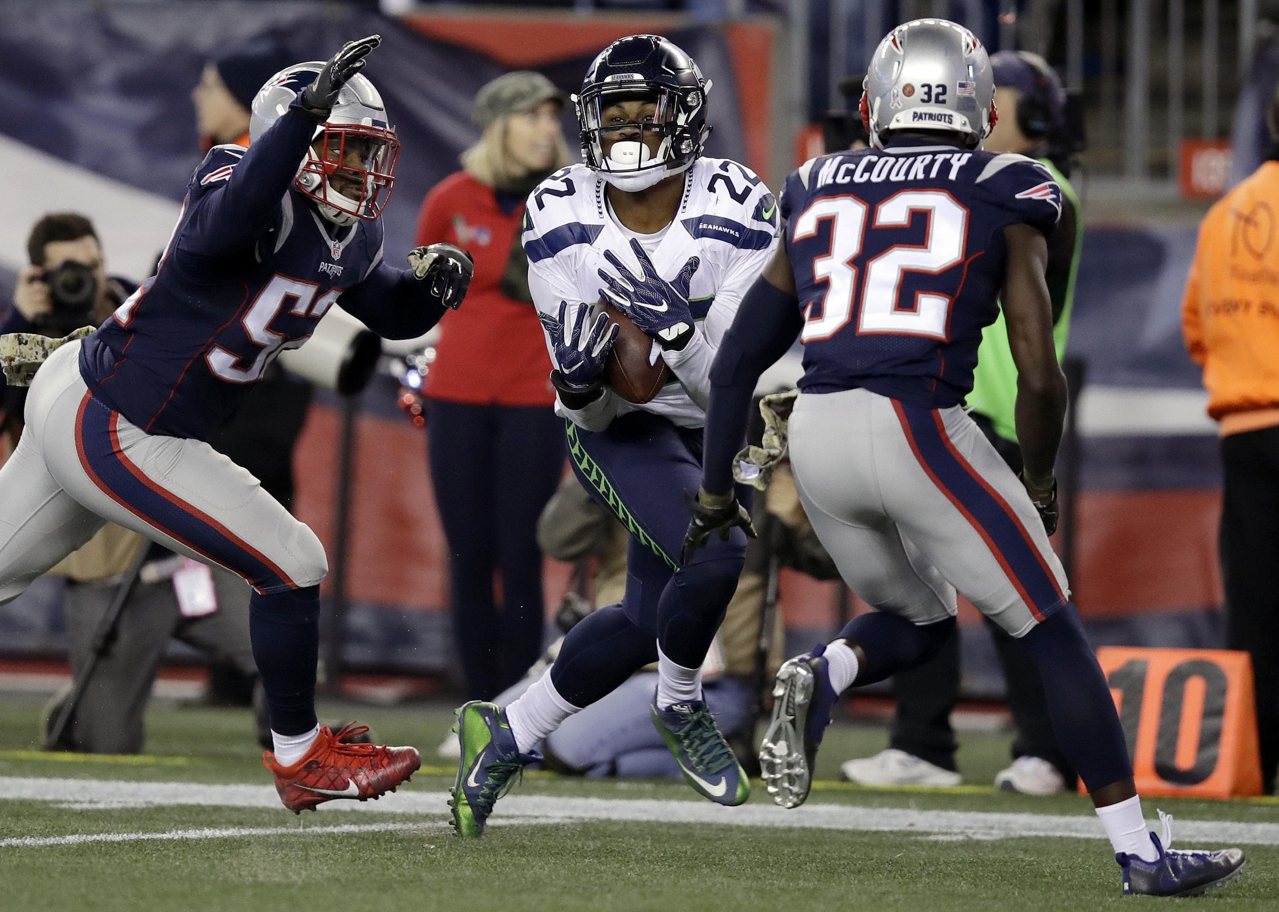 Seattle Seahawks hold off New England Patriots with last-minute goal-line  stand