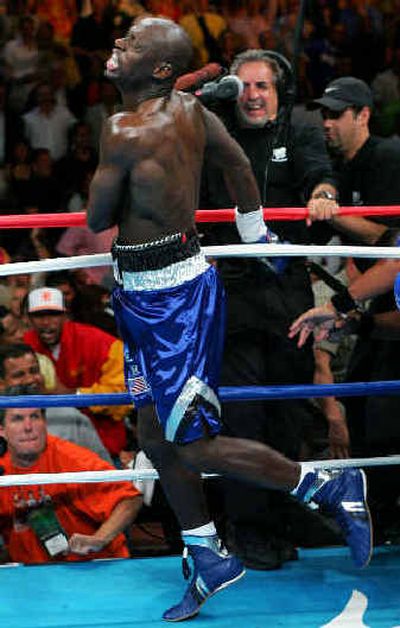 
Antonio Tarver celebrates his knockout of Roy Jones Jr., on Saturday.  Antonio Tarver celebrates his knockout of Roy Jones Jr., on Saturday.  
 (Associated PressAssociated Press / The Spokesman-Review)