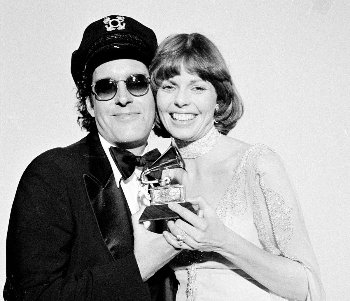 In this Feb. 28, 1976,  photo, Daryl Dragon and his wife Toni Tennille, of the Captain & Tennille, hold the Grammy award they won for record of the year for “Love Will Keep Us Together,” at the Grammy Awards ceremony in Los Angeles. Dragon died early Wednesday, Jan. 2, 2019, at a hospice in Prescott, Ariz. Spokesman Harlan Boll said he was 76 and died of renal failure. His former wife and musical partner, Toni Tennille, was by his side. (Associated Press)
