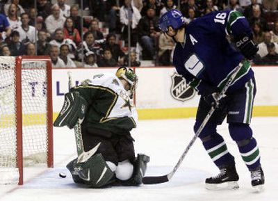 Vancouver Canucks' Trevor Linden (16) watches the puck slide past Dallas Stars goalie Marty Turco in game seven.
(Associated Press / The Spokesman-Review)